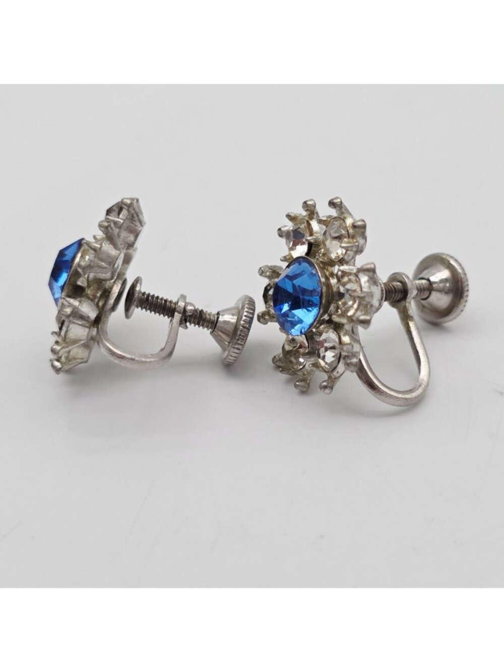Vintage NEMO Screw Back Earrings With Blue & Clear Rhinestones - Picture 5 of 7